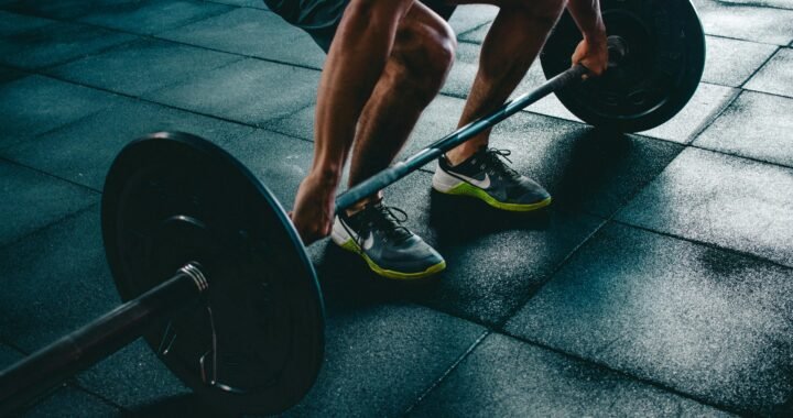 Los 5 errores más comunes al empezar en el gimnasio (y cómo evitarlos)